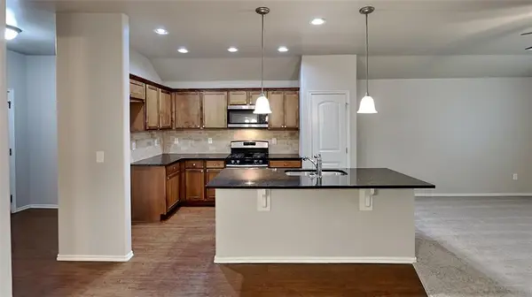 4704 River Mesa DR, Yukon, OK 73099
