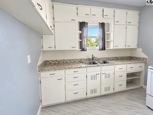 425 W 6th St, Pratt, KS 67124