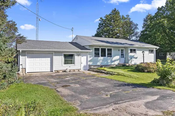 W11319 ROSE ELD RD, Rosendale, WI 54971