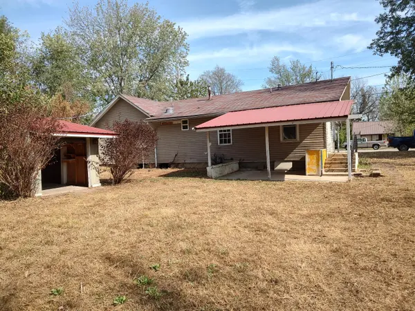 553 Taylor ST, Lebanon, MO 65536