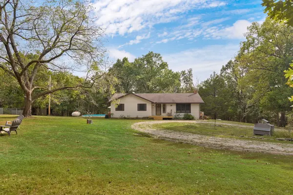 525 Cedar Hill LN, Marshfield, MO 65706