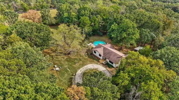 525 Cedar Hill LN, Marshfield, MO 65706