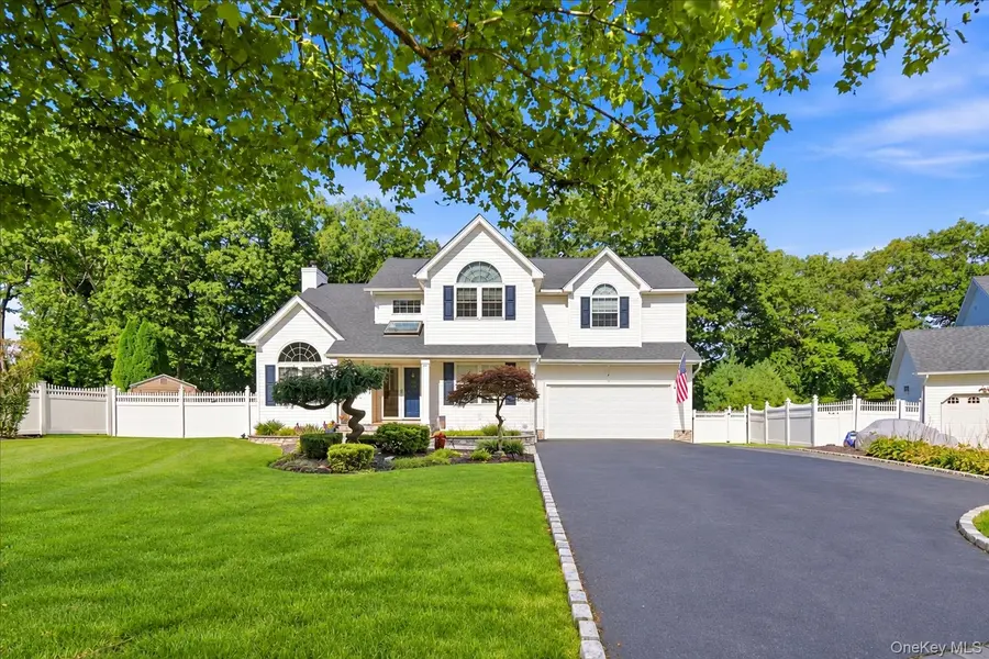 5 Aspatuck CT, Commack, NY 11725