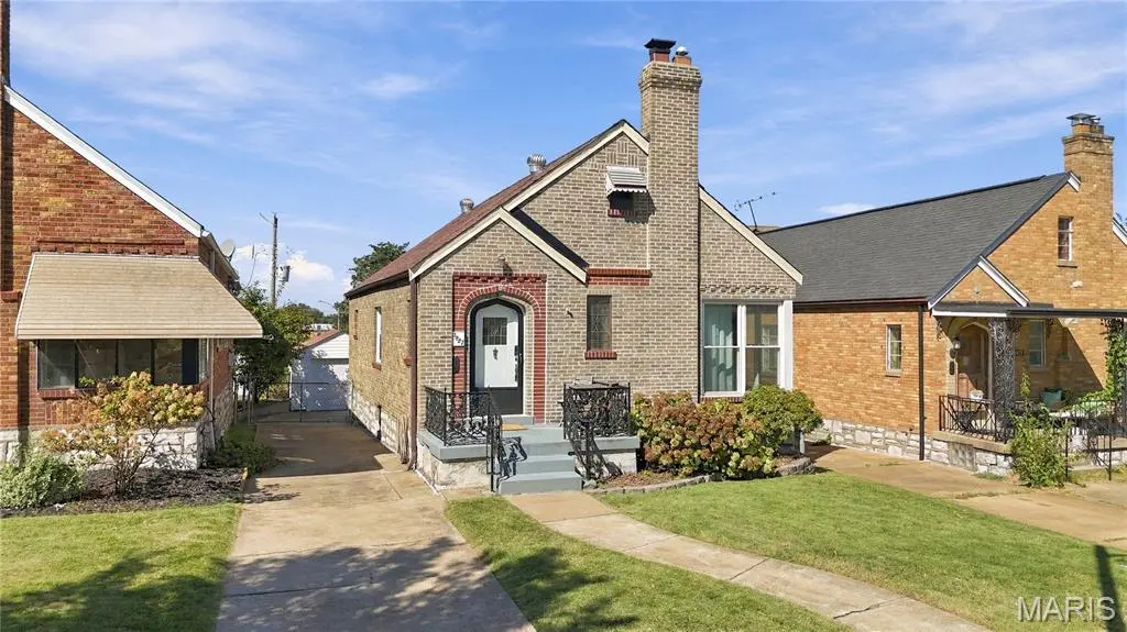 3827 Sulphur AVE, St Louis, MO 63109