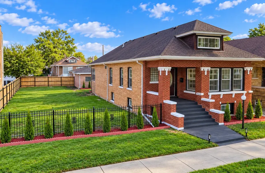 7649 S Luella AVE, Chicago, IL 60649
