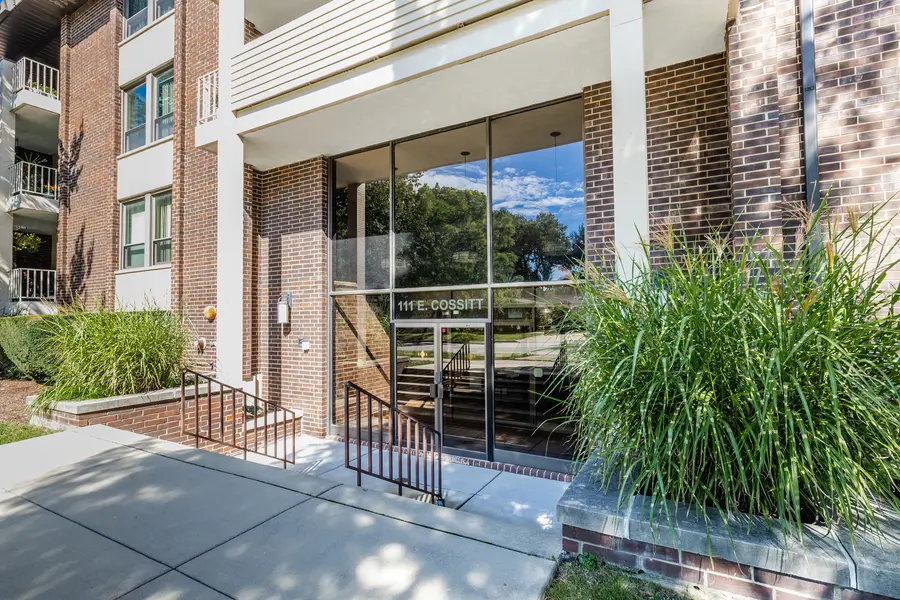 111 E Cossitt AVE #206, La Grange, IL 60525