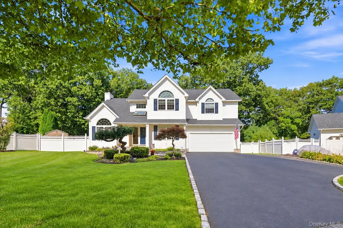 5 Aspatuck CT, Commack, NY 11725