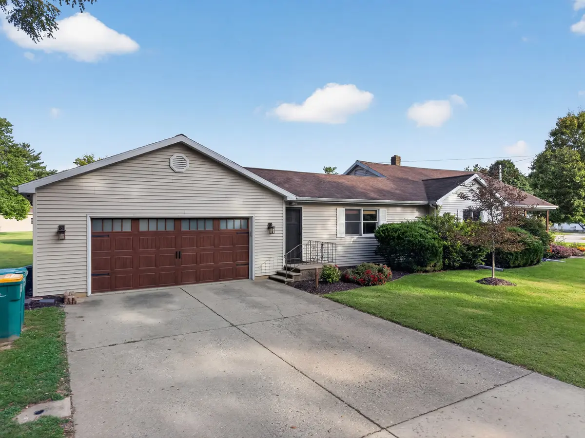901 Lowden RD, Streator, IL 61364
