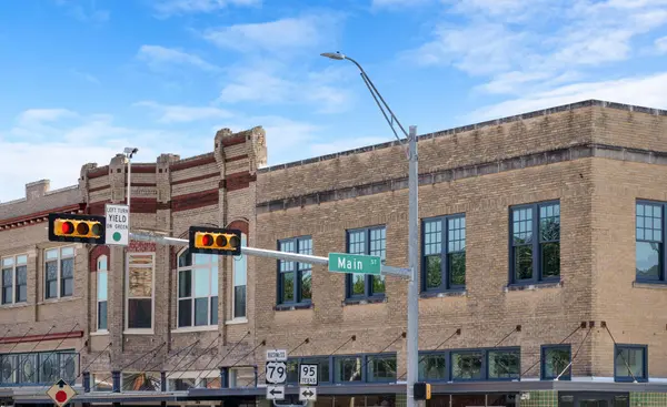 104 E 2nd ST #201, Taylor, TX 76574