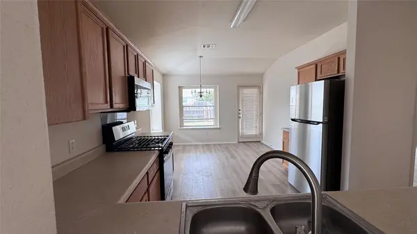 1005 SWEET LEAF LN, Pflugerville, TX 78660