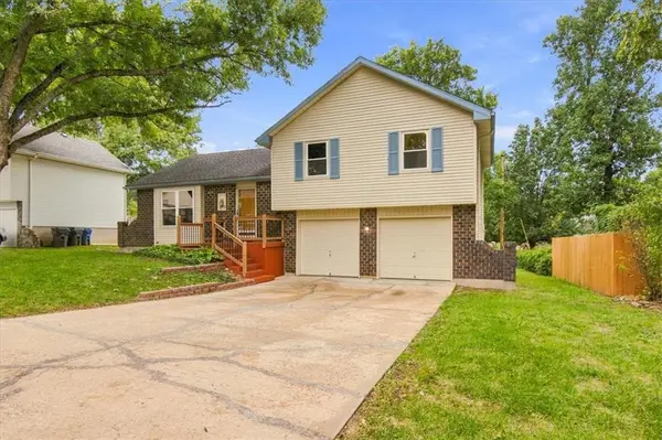 817 E Cothrell ST, Olathe, KS 66061