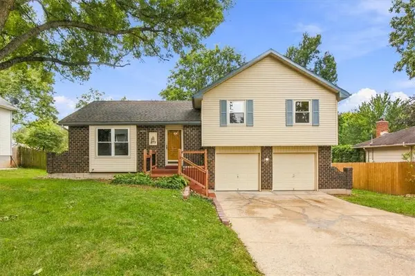 817 E Cothrell ST, Olathe, KS 66061