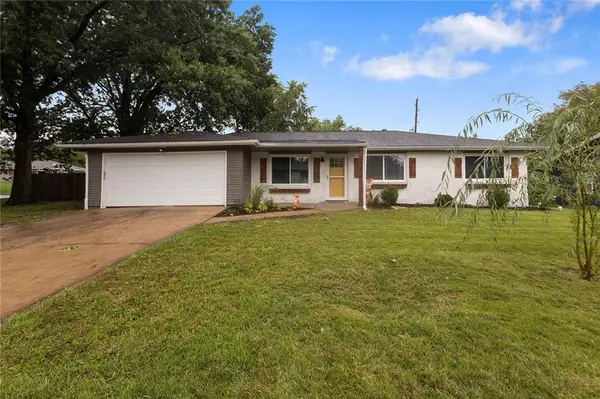 1842 W 27th TER, Lawrence, KS 66046