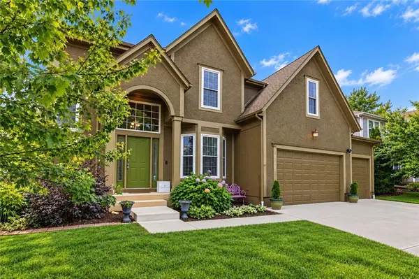 21727 W 96 ST, Lenexa, KS 66220
