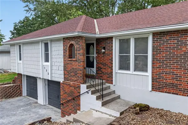 1324 SW 22nd ST, Blue Springs, MO 64015