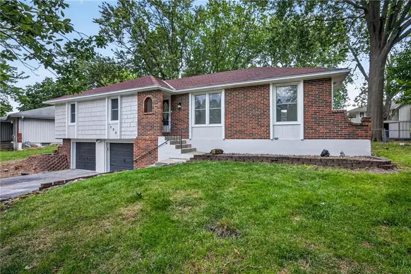 1324 SW 22nd ST, Blue Springs, MO 64015