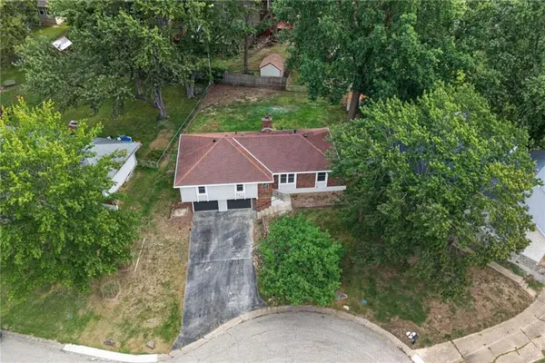 1324 SW 20th ST, Blue Springs, MO 64015