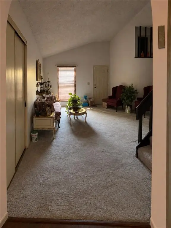 8408 Lane PL, Raytown, MO 64138