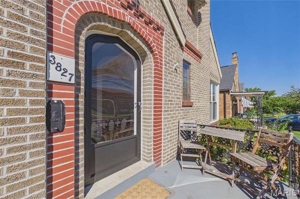 3827 Sulphur AVE, St Louis, MO 63109