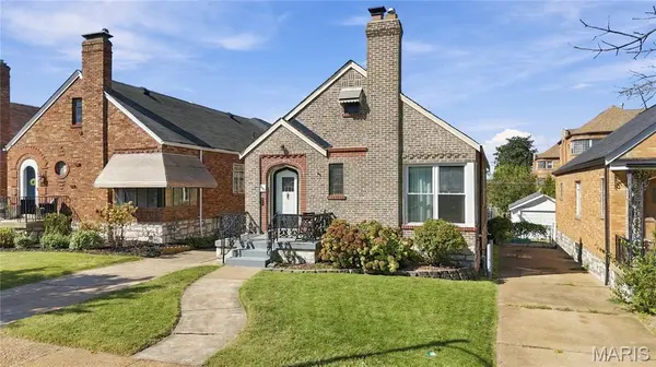 3827 Sulphur AVE, St Louis, MO 63109