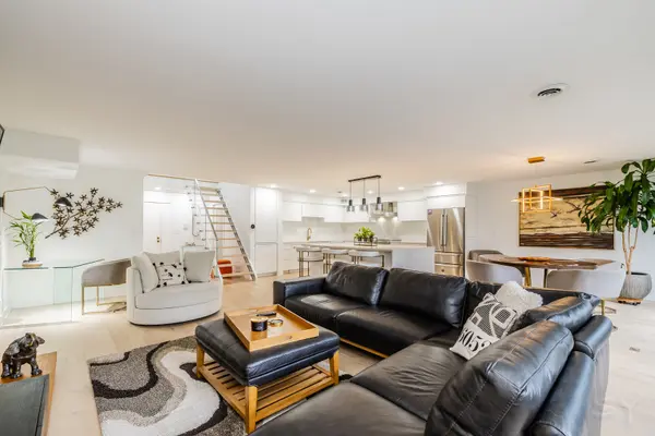 111 E Cossitt AVE #206, La Grange, IL 60525