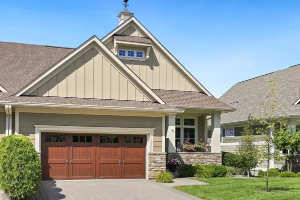 8752 Lake Riley DR, Chanhassen, MN 55317