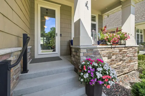 8752 Lake Riley DR, Chanhassen, MN 55317