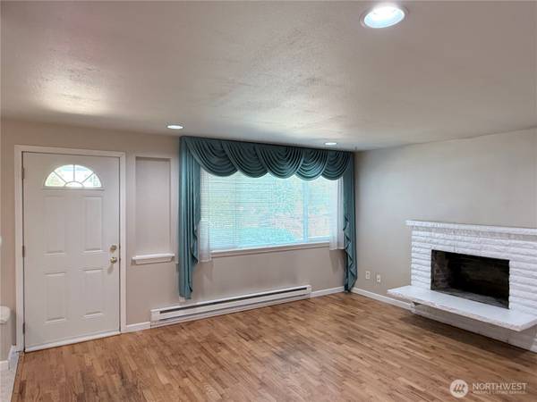 5622 202nd ST SW, Lynnwood, WA 98036
