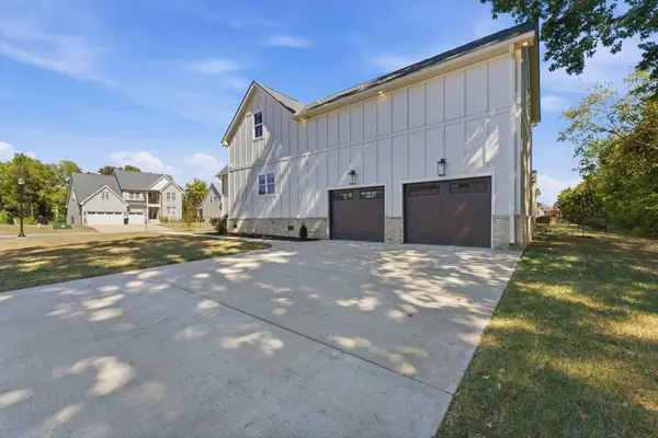 3045 Shady Forest Dr, Murfreesboro, TN 37128