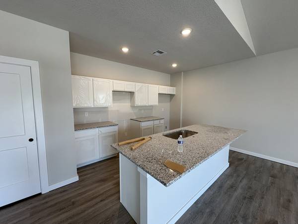 5717 Plumthicket St, Bel Aire, KS 67226