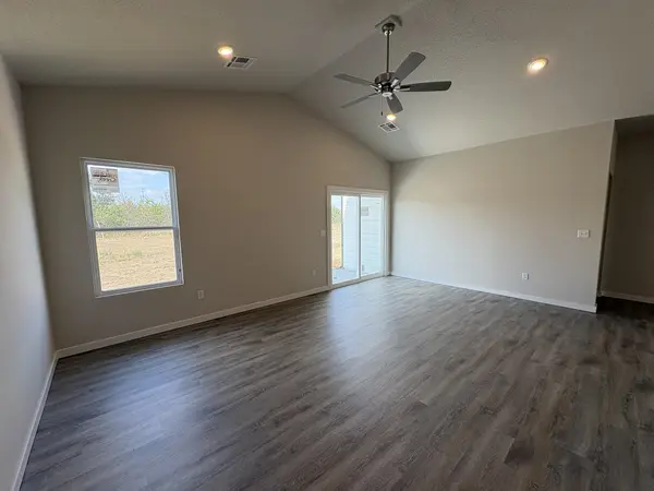 5717 Plumthicket St, Bel Aire, KS 67226