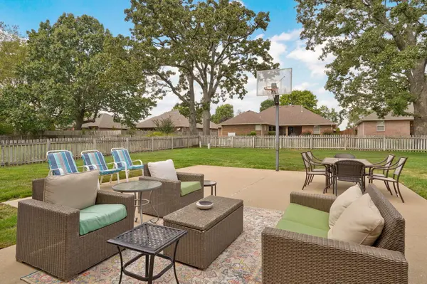 3745 W Randall RD, Springfield, MO 65810
