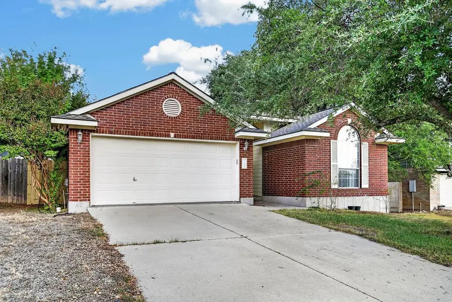 1006 Clear Lake LN, Leander, TX 78641