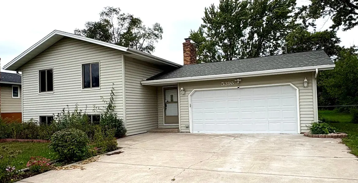 5316 Brookdale DR N, Brooklyn Park, MN 55443