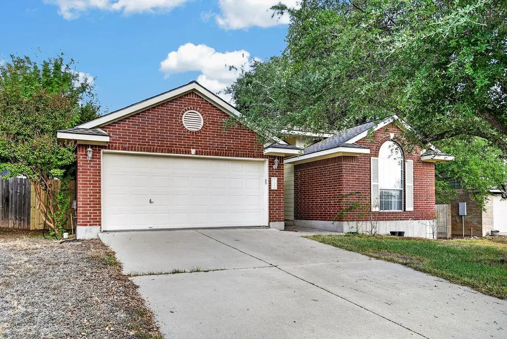 1006 Clear Lake LN, Leander, TX 78641