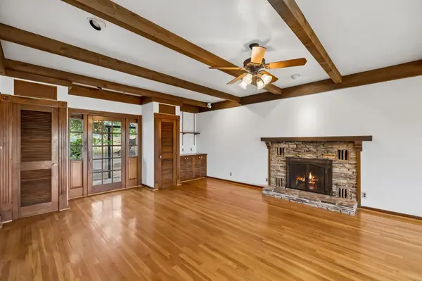 48 Holiday RD, Out Of Area, TX 78013
