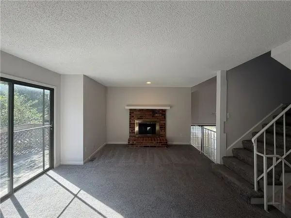 10002 W 86th ST, Overland Park, KS 66212