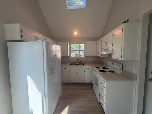 10002 W 86th ST, Overland Park, KS 66212