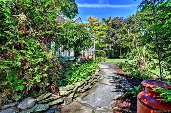 240 Washington AVE, Saint James, NY 11780