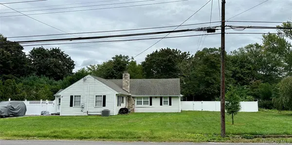 1385 Gardiner DR, Babylon, NY 11706