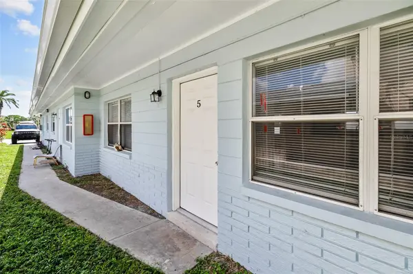 140 112TH AVE N #5, St Petersburg, FL 33716