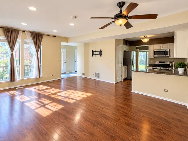 2109 CAMDEN LN #2109, Hanover Park, IL 60133