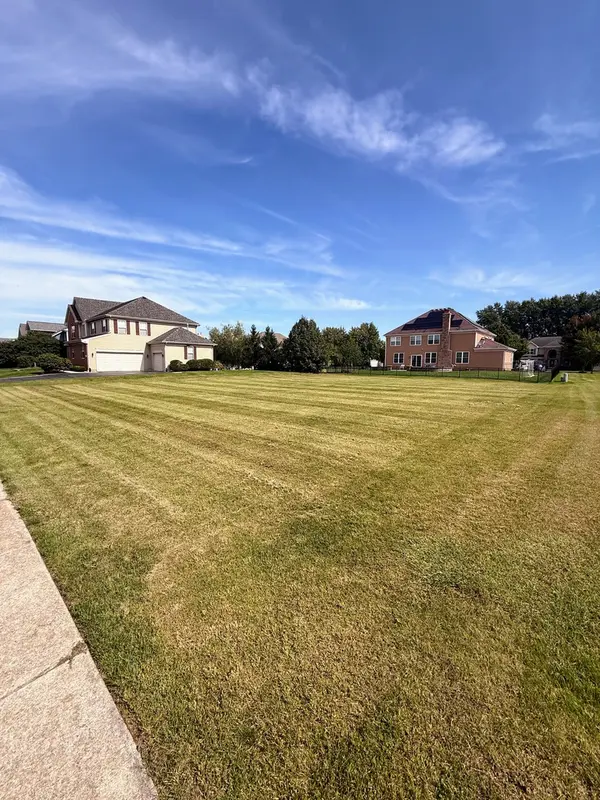 1441 Blume DR, Elgin, IL 60124