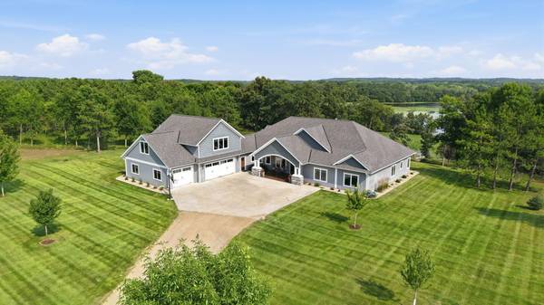 8382 198th AVE NE, New London, MN 56273