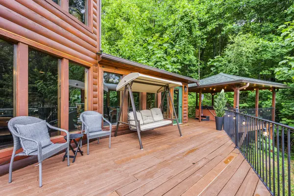 2733 Pine Crest Ln, Sevierville, TN 37862