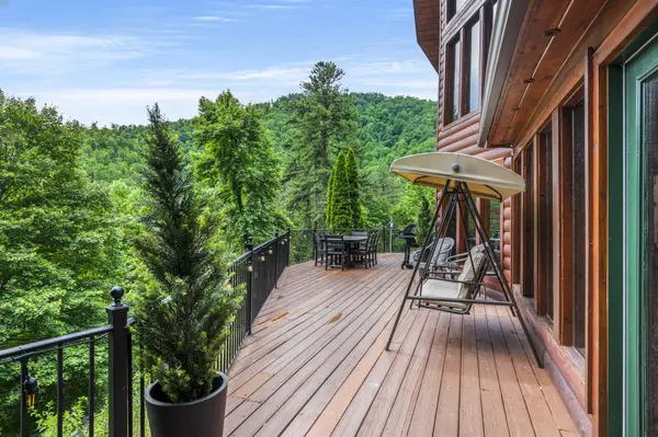 2733 Pine Crest Ln, Sevierville, TN 37862