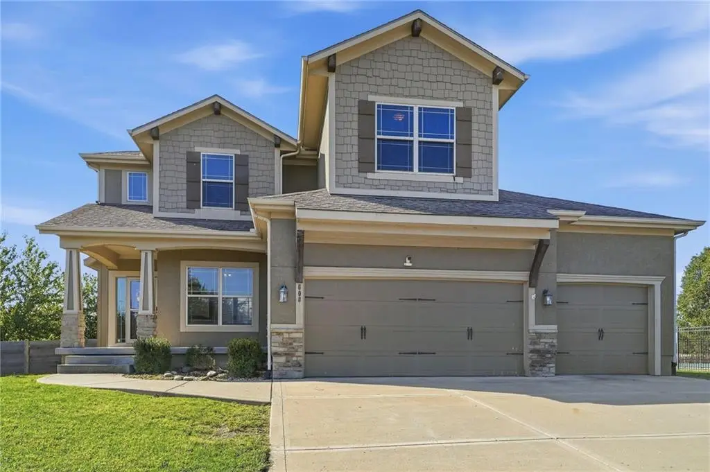 608 SW LAKE SIDE DR, Lee's Summit, MO 64064