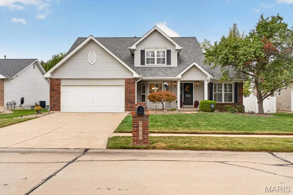 3277 Mango DR, St Charles, MO 63301