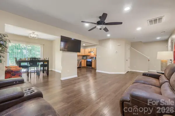 1605 Crandon DR, Charlotte, NC 28216