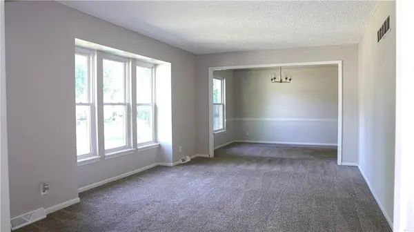 7732 Westgate DR, Lenexa, KS 66216